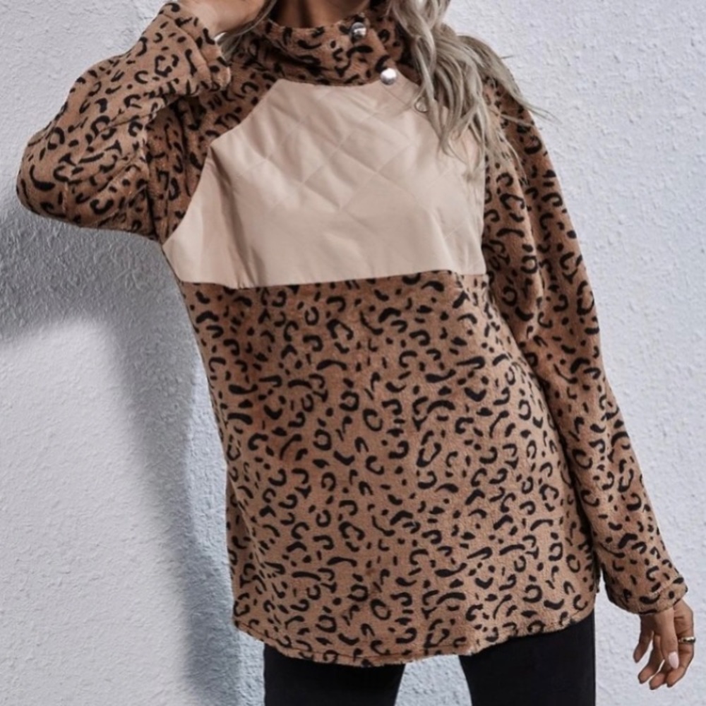 🆕LAST ONE🛍Leopard Fleece Snap Collar Pullover - Picture 2 of 4
